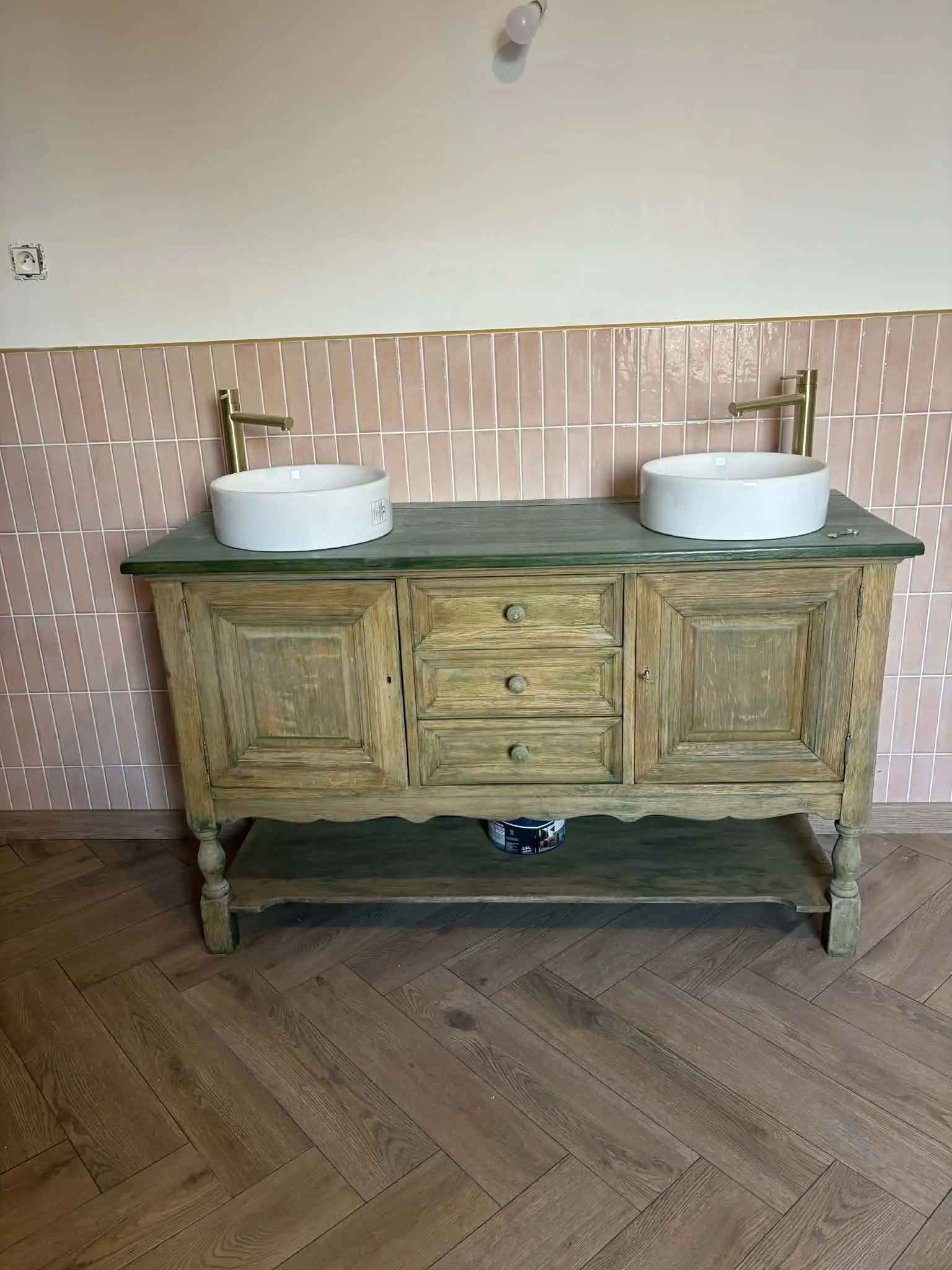 Meuble double vasque bois et miroirs modernes pour salle de bain